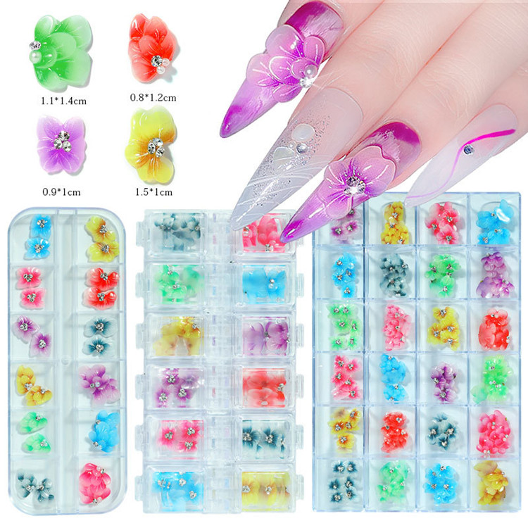 Нокти тикери Rhinestone Цвеќе